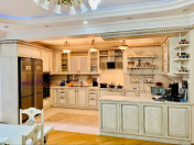 Satılır 4 otaqlı 200 m2 yeni tikili İnşaatçılar m.