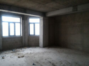 İcarəyə verilir 3 otaqlı 145 m2 yeni tikili 28 May m.