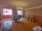 Satılır 4 otaqlı 110 m2 köhnə tikili Elmlər Akademiyası m.