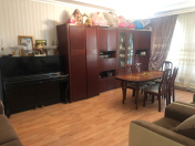 Satılır 10 otaqlı 240 m2 həyət evi Azneft meydanı