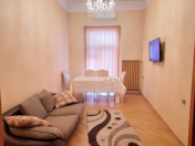 İcarəyə verilir 2 otaqlı 60 m2 köhnə tikili İçəri Şəhər m.