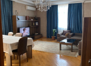Satılır 4 otaqlı 162 m2 yeni tikili Elmlər Akademiyası m.