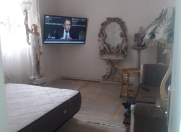 İcarəyə verilir 2 otaqlı 70 m2 köhnə tikili Nizami m.