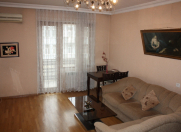 İcarəyə verilir 3 otaqlı 75 m2 köhnə tikili 28 May m.