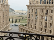 Satılır 5 otaqlı 160 m2 yeni tikili Bayıl