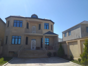 Satılır 5 otaqlı 200 m2 villa Elit ticarət mərkəzi