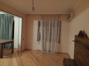 Satılır 5 otaqlı 130 m2 köhnə tikili İnşaatçılar m.