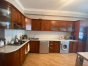 Satılır 4 otaqlı 180 m2 yeni tikili Azadlıq prospekti m.