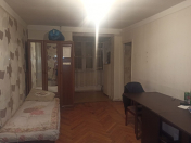 Satılır 1 otaqlı 40 m2 köhnə tikili İnşaatçılar m.