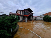 İcarəyə verilir 5 otaqlı 280 m2 bağ evi Şüvəlan Park ticarət mərkəzi