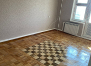 Satılır 3 otaqlı 100 m2 köhnə tikili Xalqlar Dostluğu m.