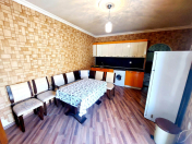 İcarəyə verilir 2 otaqlı 80 m2 köhnə tikili 6 mkr