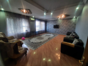 Satılır 5 otaqlı 120 m2 köhnə tikili İnşaatçılar m.