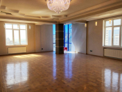 Satılır 4 otaqlı 217 m2 yeni tikili 28 May m.