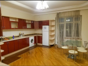 İcarəyə verilir 5 otaqlı 250 m2 yeni tikili Koroğlu Parkı