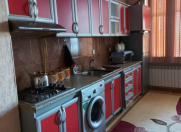 İcarəyə verilir 2 otaqlı 100 m2 köhnə tikili İnşaatçılar m.