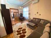 İcarəyə verilir 4 otaqlı 140 m2 köhnə tikili Sahil m.