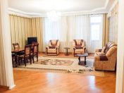 İcarəyə verilir 4 otaqlı 156 m2 yeni tikili AMAY