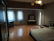 İcarəyə verilir 3 otaqlı 100 m2 köhnə tikili Gənclik m.
