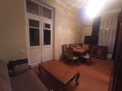 İcarəyə verilir 3 otaqlı 60 m2 köhnə tikili Heydər Əliyev Mərkəzi