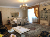 Satılır 4 otaqlı 220 m2 yeni tikili Elmlər Akademiyası m.