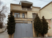 Satılır 5 otaqlı 330 m2 həyət evi İnşaatçılar m.