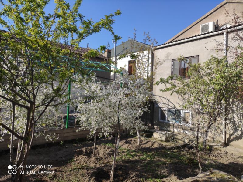 Satılır 7 otaqlı 300 m2 həyət evi Əmircan