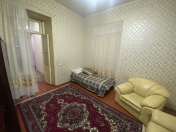 Satılır 2 otaqlı 40 m2 köhnə tikili Hilton otel