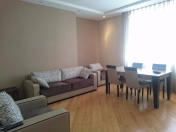 İcarəyə verilir 2 otaqlı 101 m2 yeni tikili Nizami m.