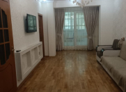 İcarəyə verilir 4 otaqlı 150 m2 köhnə tikili Memar Əcəmi m.