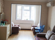 Satılır 4 otaqlı 100 m2 köhnə tikili Xalqlar Dostluğu m.