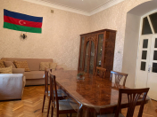 Satılır 4 otaqlı 87 m2 köhnə tikili Axundov bağı