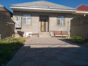 Satılır 3 otaqlı 2000 m2 köhnə tikili Ramana