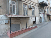Satılır 4 otaqlı 75 m2 köhnə tikili Axundov bağı