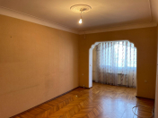 İcarəyə verilir 2 otaqlı 60 m2 köhnə tikili Şah İsmayıl Xətai m.