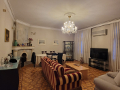 Satılır 4 otaqlı 110 m2 köhnə tikili Nizami m.