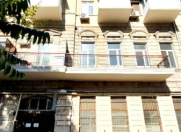 İcarəyə verilir 2 otaqlı 60 m2 köhnə tikili Nəsimi r.