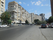 Satılır 4 otaqlı 140 m2 köhnə tikili İnşaatçılar m.