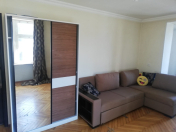 Satılır 1 otaqlı 32 m2 köhnə tikili Elmlər Akademiyası m.