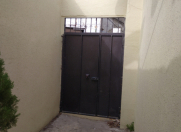 Satılır 3 otaqlı 85 m2 köhnə tikili Axundov bağı