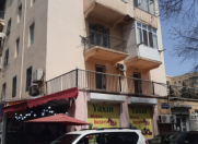 Satılır 1 otaqlı 42 m2 köhnə tikili Elmlər Akademiyası m.