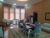 Satılır 4 otaqlı 186 m2 yeni tikili 28 May m.