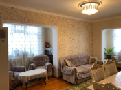 Satılır 4 otaqlı 101 m2 köhnə tikili Xalqlar Dostluğu m.