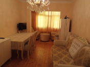 İcarəyə verilir 2 otaqlı 51 m2 köhnə tikili Şah İsmayıl Xətai m.
