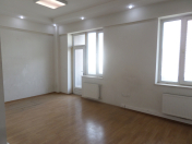 İcarəyə verilir 4 otaqlı 120 m2 ofis Şah İsmayıl Xətai m.