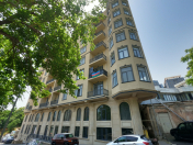 Satılır 7 otaqlı 600 m2 obyekt Nizami m.