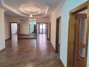 Satılır 4 otaqlı 220 m2 yeni tikili 28 May m.