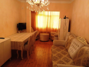 İcarəyə verilir 2 otaqlı 70 m2 köhnə tikili Şah İsmayıl Xətai m.