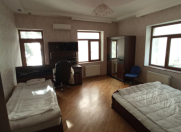 İcarəyə verilir 6 otaqlı 300 m2 köhnə tikili Nəsimi r.