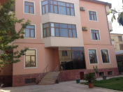 Satılır 10 otaqlı 1060 m2 həyət evi Elmlər Akademiyası m.